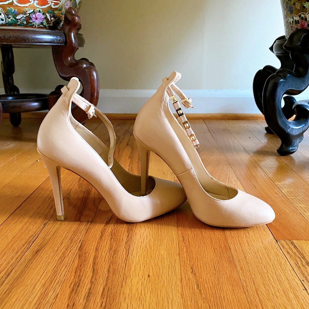 Zara S6 Nude Pump with Gold Strap